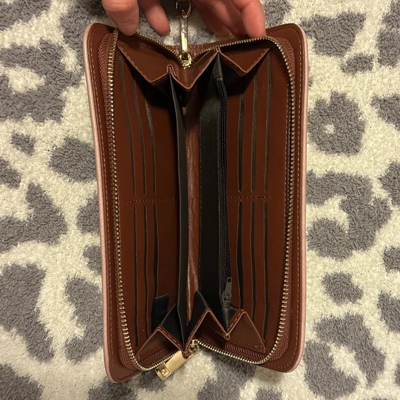 Mauve Wallet - Picture 2 of 4